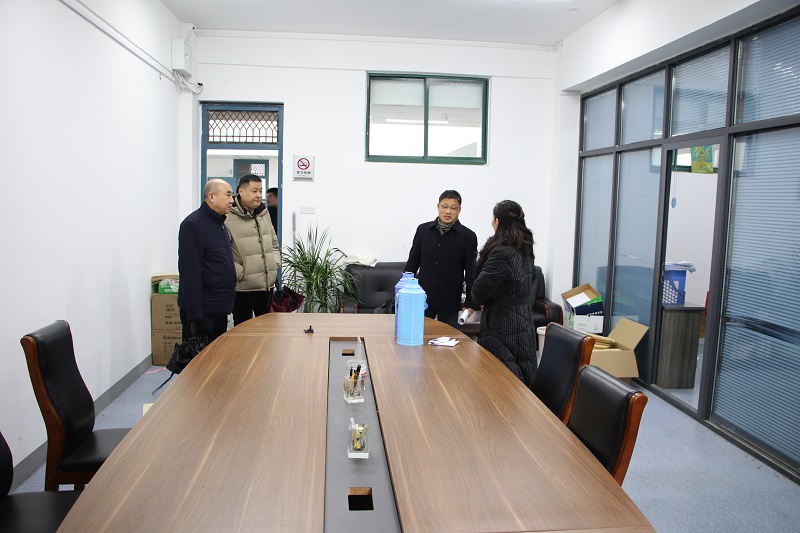 走访学院.JPG 走访学院.JPG